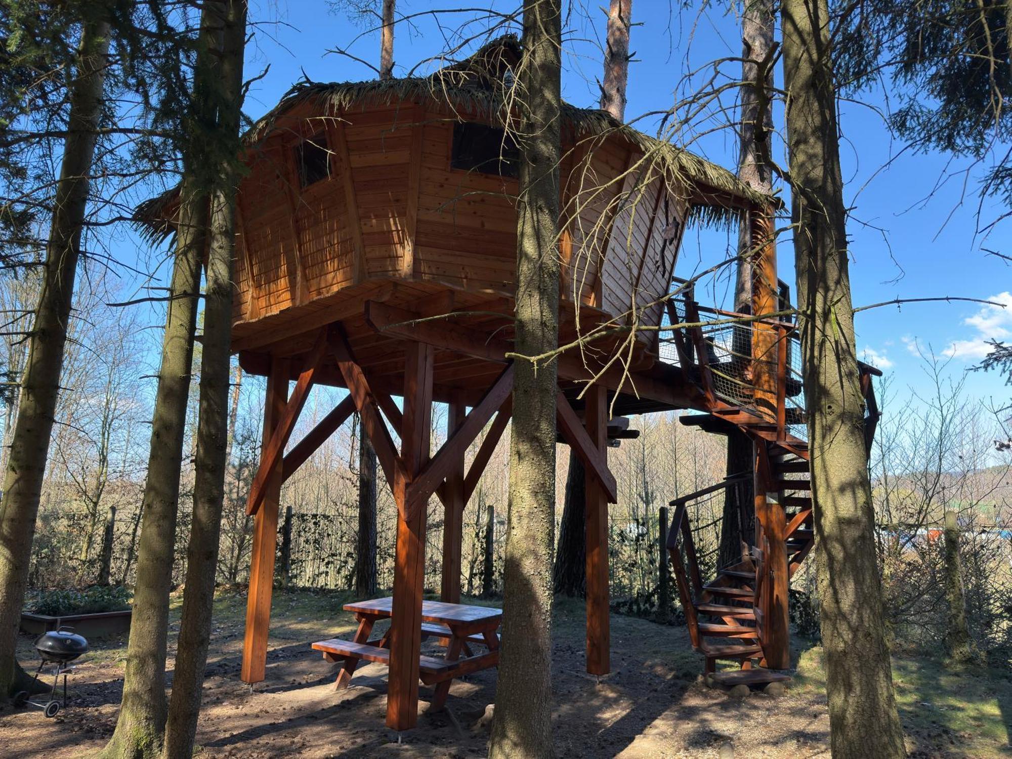 Treehouse U Rybnika Otel Osecna Dış mekan fotoğraf